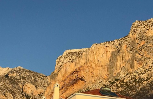 Massouri Casa | grande grotta studios armeos masouri
