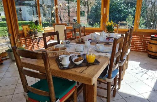 Saint-Martin-d'Abbat Cama Y Desayuno | Grande maison calme avec jardin et rivière - FR-1-590-263