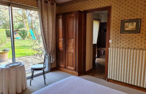 Saint-Martin-d'Abbat Cama Y Desayuno | Grande maison calme avec jardin et rivière - FR-1-590-263