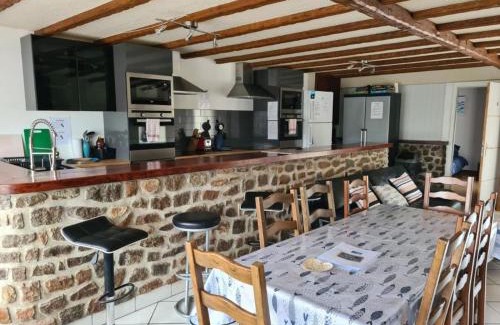 Flamanville Casa | Grande maison conviviale à Flamanville avec jardin clos