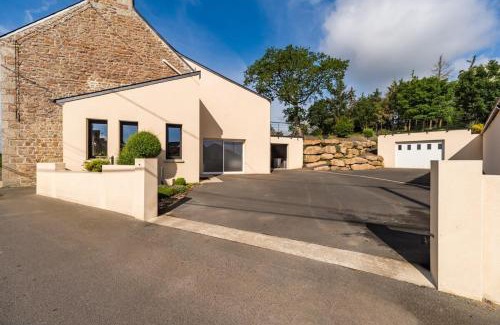 Saint-Carreuc Casa | Grande maison familiale avec jardin parking et jeux