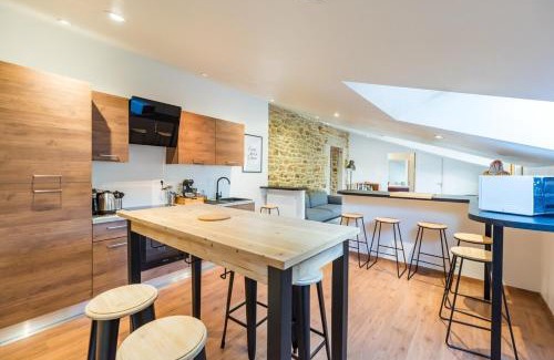 Saint-Carreuc Casa | Grande maison familiale avec jardin parking et jeux