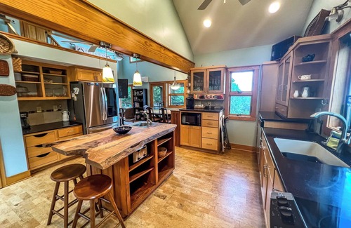 Warrensville Cabina | Mountain Mornings & Starry Nights - Your August Escape Awaits @ Grande Vue