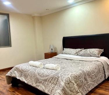 Huayna-Cápac Apartamento | Grande y exclusivo, Cuenca cerca Parque Calderon, Mall del Río Seguridad 24 horas, 3 parqueos