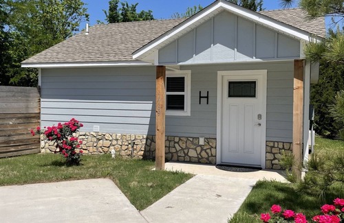 Grove Cabaña | GrandLake*Kayak*Forest View*Firepit*King*Lakefront