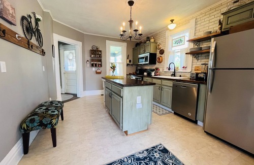 De Soto Casa | Grandma B’s House - Walk Downtown De Soto, KS