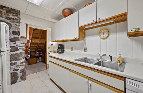 Lenox Dale Casa | Grandma's Cottage on The Bowl