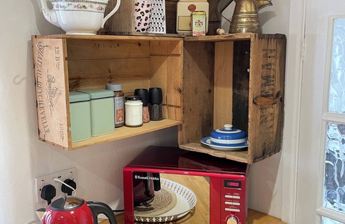 Uffculme Cabaña | Grandma's Cottage set in lovely Mid-Devon. Great for your summer time escape.