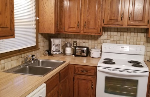Goddard Casa | Grandma's house in the heart of Goddard