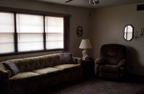 Goddard Casa | Grandma's house in the heart of Goddard