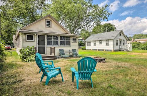Saybrook Manor Casa | Grandmas Cottage with Sunroom Walk to Beach