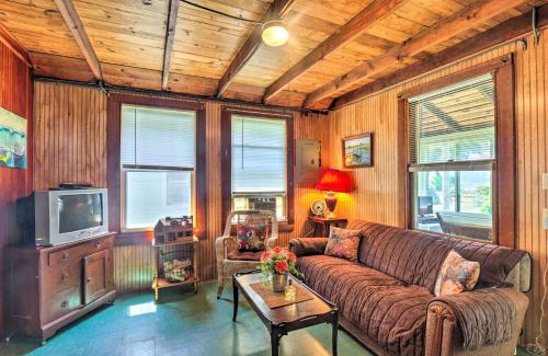 Saybrook Manor Casa | Grandmas Cottage with Sunroom Walk to Beach