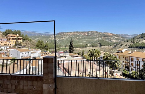 Iznajar Cabaña | Casa de la Abuela Antonia: Charmante Maison au Cœur d'Iznájar, Près du Marais et de Sentiers de Randonnée