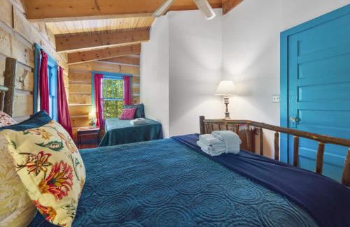 Marshall Casa | Grandpa Dans Cabin Mtn River view 34 acre retreat
