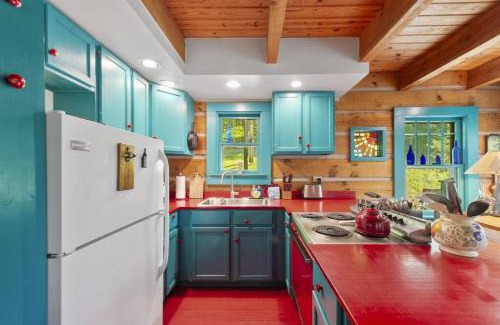 Marshall Casa | Grandpa Dans Cabin Mtn River view 34 acre retreat
