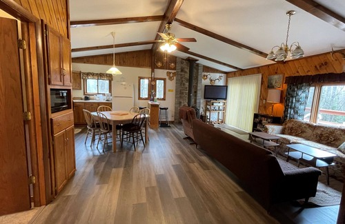 Montreal Cabina | Grandpa Jim's Cabin