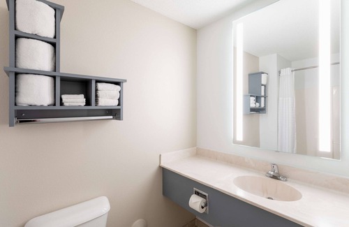 Apple Valley Hotel | GrandStay Hotel and Conference