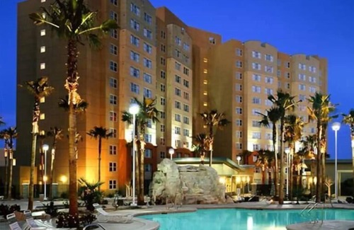Enterprise Apartamento | Grandview at Las Vegas SUPER BOWL Sleeps 4, 1 King and 1 Queen Sofa Bed Suite