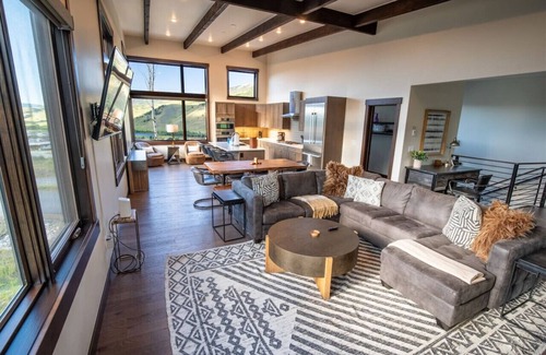 Silverthorne Casa | Grandview Mountain Retreat - Pet Friendly, Spectacular Views!
