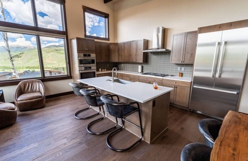 Silverthorne Casa | Grandview Mountain Retreat - Pet Friendly, Spectacular Views!