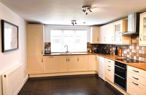 Lincoln Casa | Grange Farm - Four Bedroom House, Sleeps 8