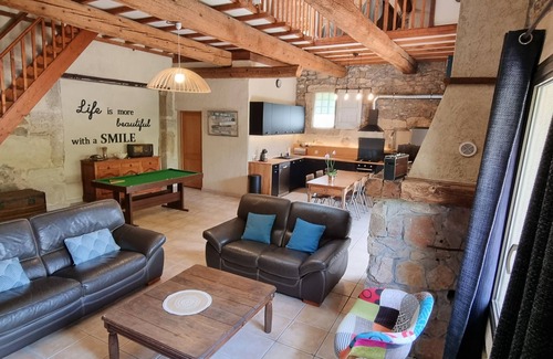 Villeveyrac Casa | Grange rénovée au coeur du village, terrasse privative, 10min l'étang et la mer