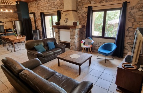 Villeveyrac Casa | Grange rénovée au coeur du village, terrasse privative, 10min l'étang et la mer