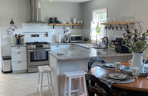 Granite Falls Casa | “Granite Getaway Cottage.” An adorable cottage in a quiet family neighborhood
