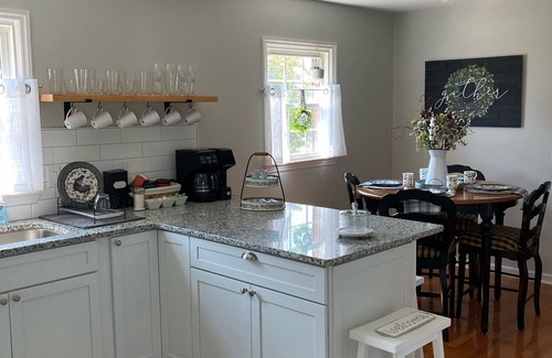 Granite Falls Casa | “Granite Getaway Cottage.” An adorable cottage in a quiet family neighborhood