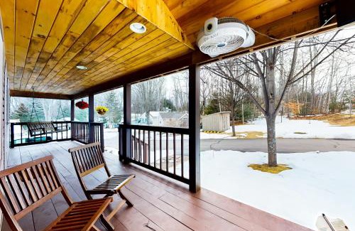 Laconia Casa | Granite State Serenity