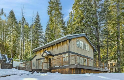 Comstock Acres Casa | Granlibakken Getaway- West Shore Retreat-Central Location-Hot Tub-Near Skiing