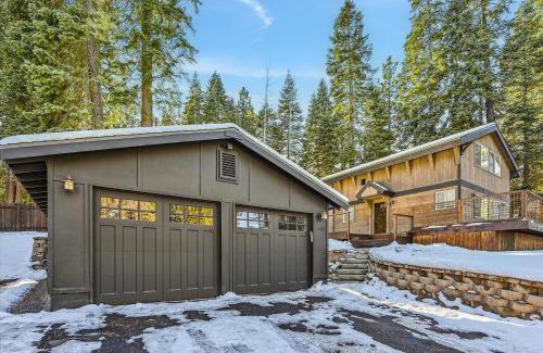 Comstock Acres Casa | Granlibakken Getaway- West Shore Retreat-Central Location-Hot Tub-Near Skiing