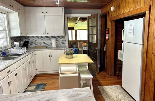 Morris Chapel Otro | Grannies house sits on 300 acre farm built in 1959