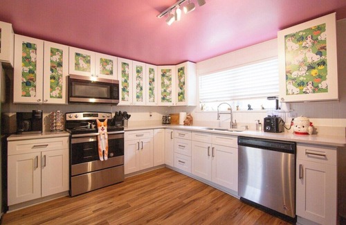 St. Louis Casa | Granny's DOG House - KING BED - One of a Kind!
