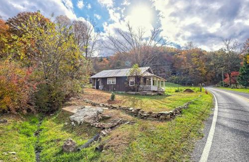 Bryson City Casa | Grannys Cabin Restored 1915 Fireplace & Clawfoot Tub near Smoky Mountains