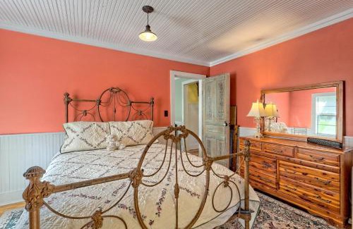 Bryson City Casa | Grannys Cabin Restored 1915 Fireplace & Clawfoot Tub near Smoky Mountains