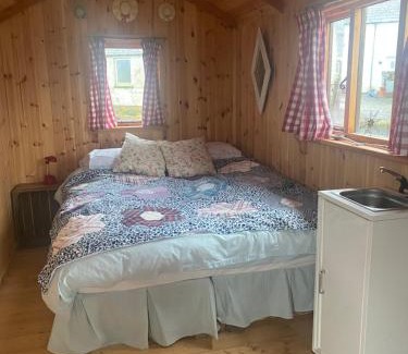 Thornhill Otro | Granny’s Hut