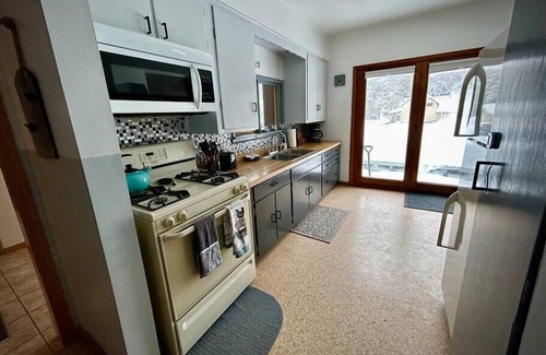 Ramsay Casa | Grant Street Retreat - Close to trails and skiing!