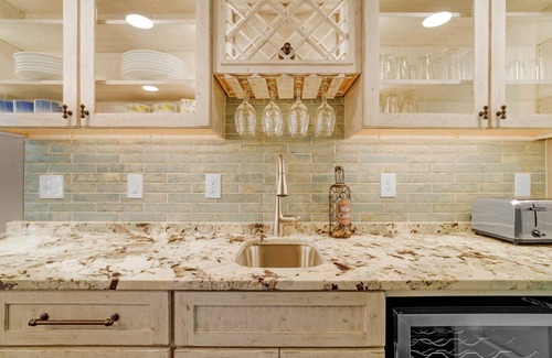 Marshall Casa | Grape & Vine Cottage · Luxury Main Street Retreat
