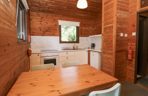 Penny Bridge Cabaña | GRASMERE, con un jardín en Greenodd, Ref 30272