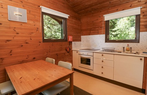 Penny Bridge Cabaña | GRASMERE, con un jardín en Greenodd, Ref 30272