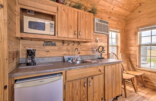 Livingston Cabina | Grass Hopper Cabin (Cabin #4)