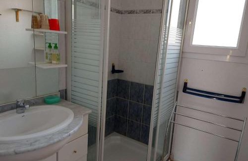 Le Grau-dʼAgde Apartamento | Grau d'Agde : Appartement 3 pièces avec terrasses à 20m de la plage - FR-1-423-265