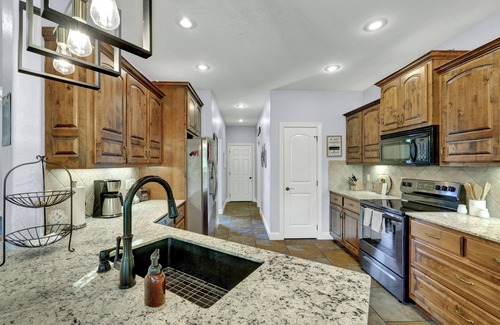 Bella Vista Casa | Gravity Chalet- Bike In/Bike Out: Your Elevated Retreat in the Heart of Nature