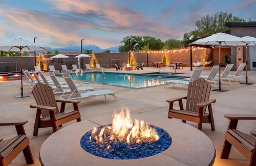 Moab Hotel | Gravity Haus Two Queen Room, Central Location, Dog-friendly Property w/ Pool
