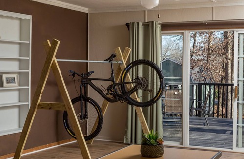 Bella Vista Casa | Gravity House is a hidden gem in the heart of the Little Sugar Trail System.