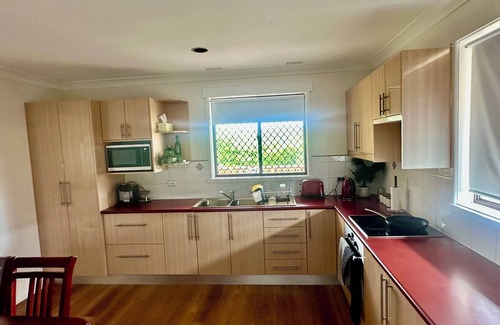 Batehaven Casa | Gravity Stayz - 5min ride to the Mogo Trails and beautiful beaches