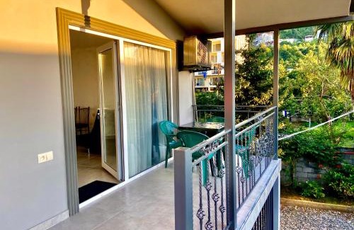 Kvariati Apartamento | gray cottages