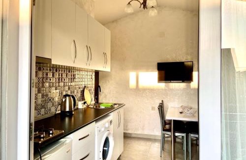 Kvariati Apartamento | gray cottages