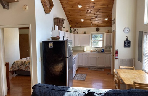 Cosby Cabina | Gray's Place on Cosby Creek - 2 Bedrooms, 2 Baths, Sleeps 6 Home by RedAwning